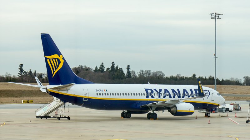 Самолёт Боинг 737-800 s7
