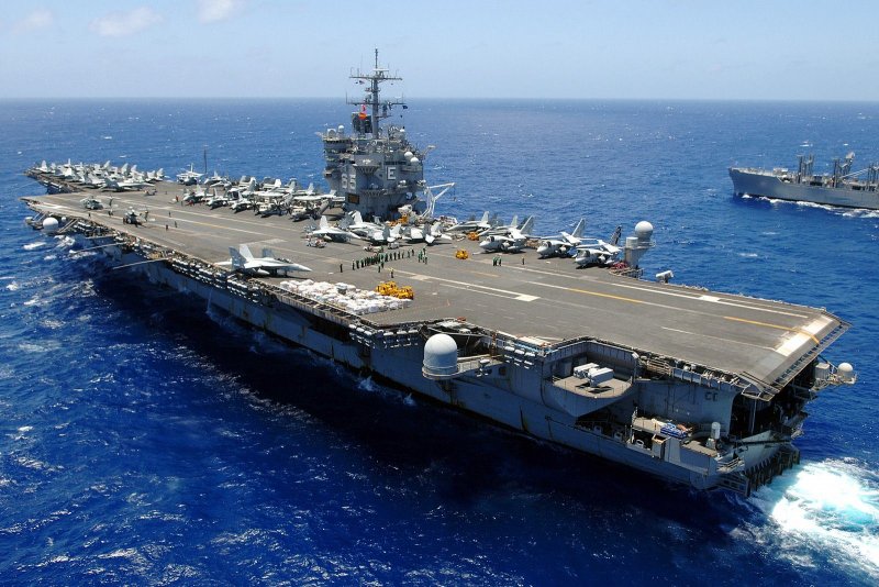 Авианосец ВМС США Kitty Hawk