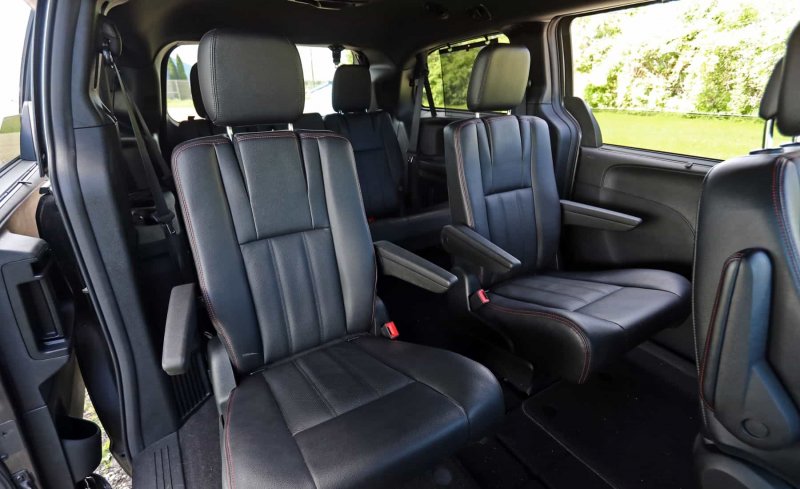 Dodge Grand Caravan 2017 салон