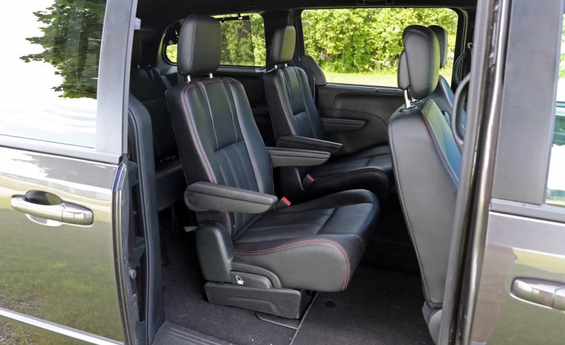 Dodge Caravan 2015 салон