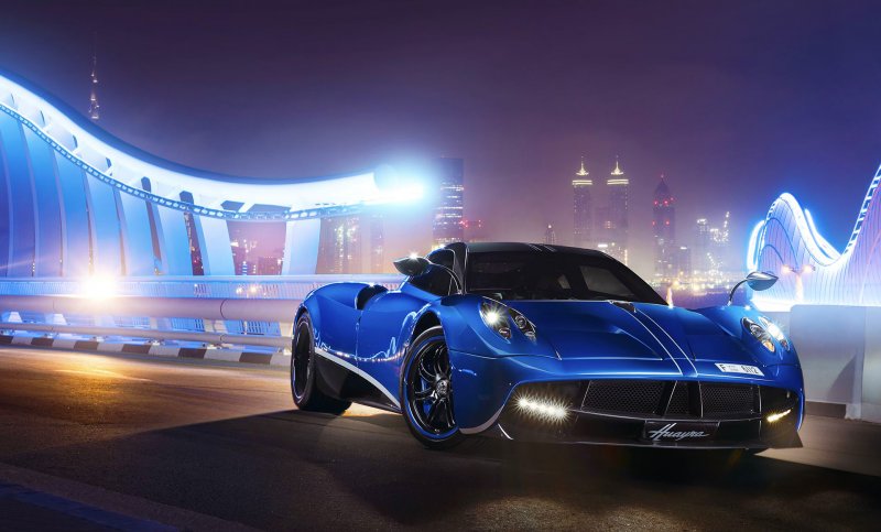 Pagani Huayra синий