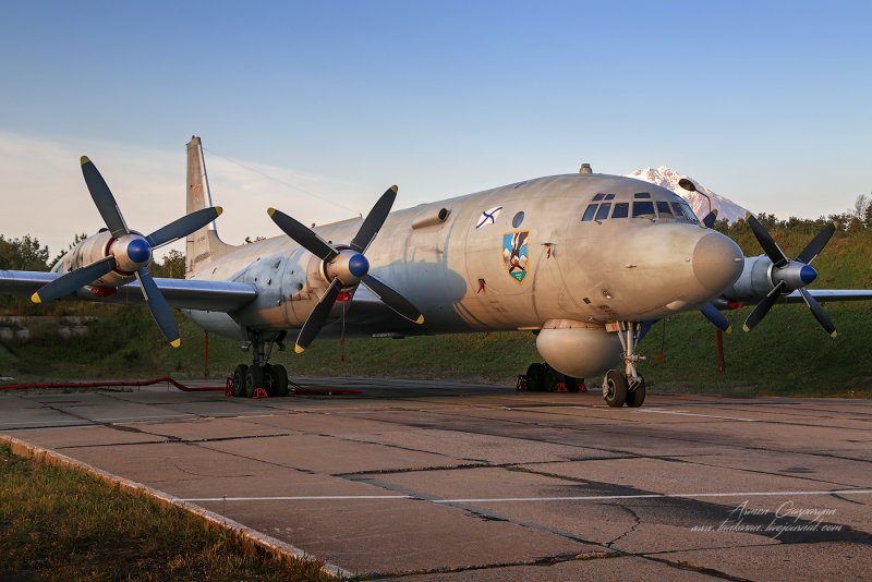 Противолодочный самолет ил-38