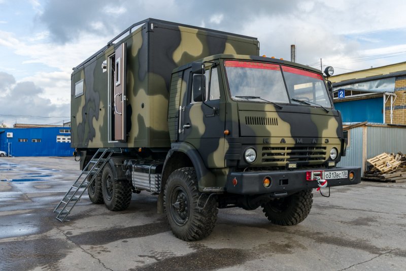 Четырехосный КАМАЗ 63501