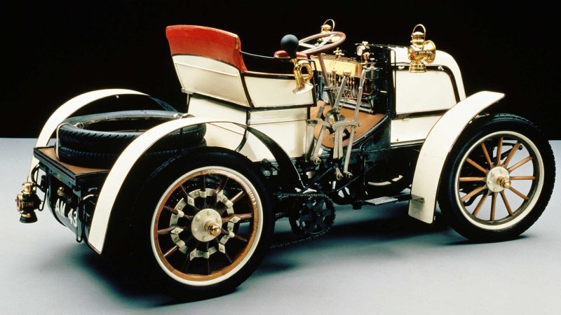 Первый автомобиль Мерседес 1901