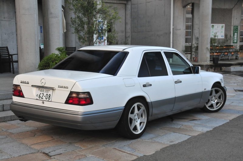 Mercedes Benz 124 белый