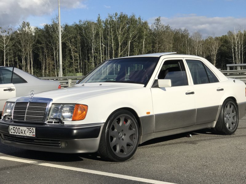 Mercedes w124 белый