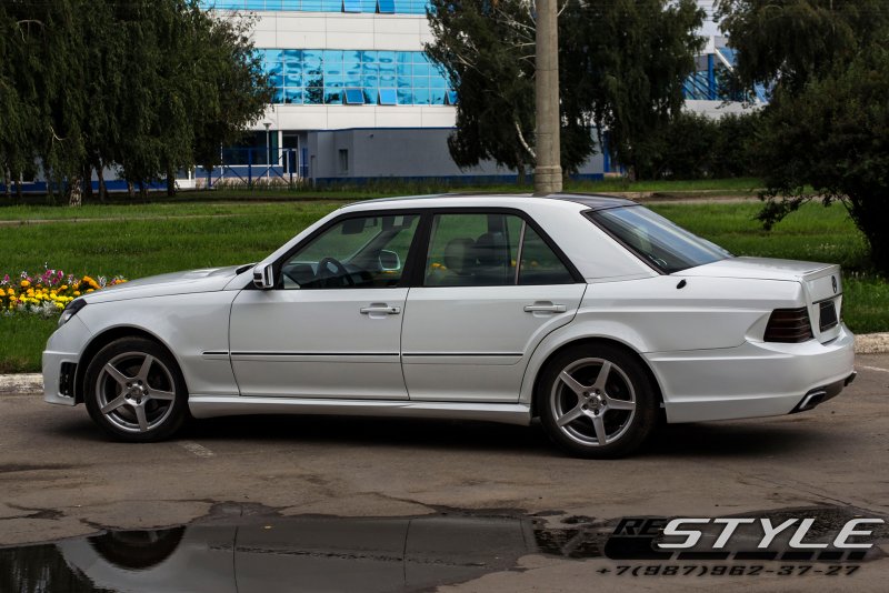 Mercedes Benz w124 White