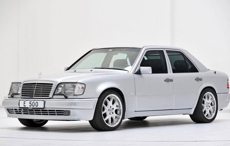 Mercedes w124 e500 белый
