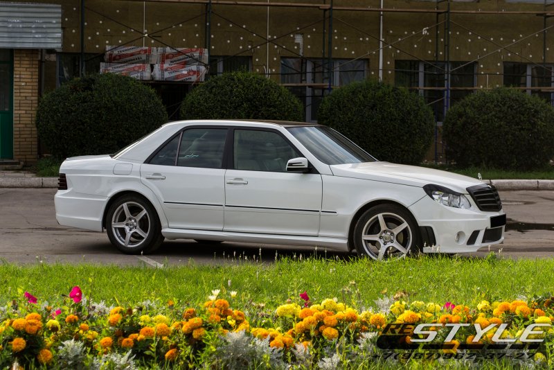 Mercedes-Benz w124 белый
