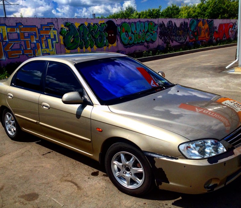 Kia Spectra золотистая