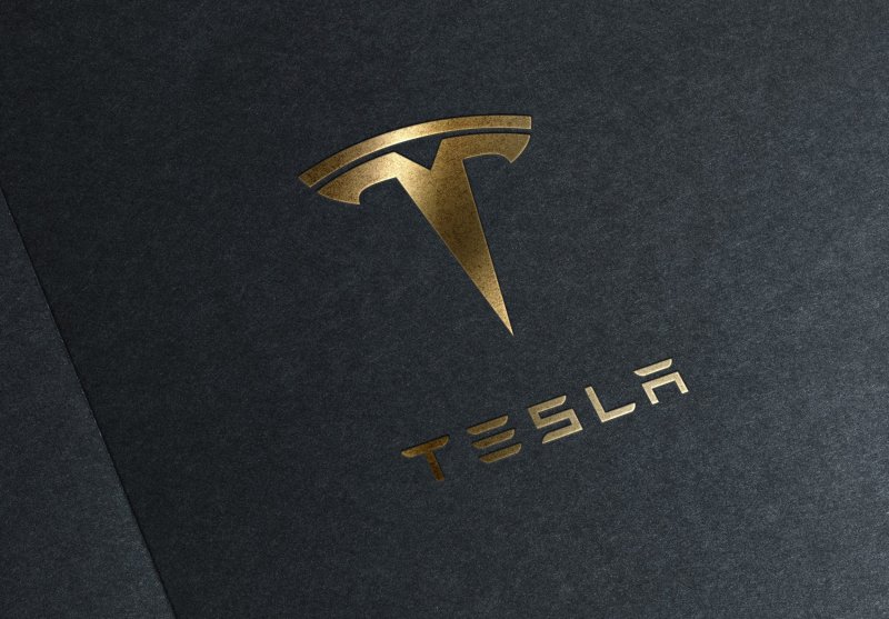 Tesla бренд