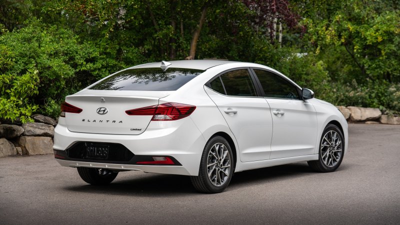 Kia Cerato vs Hyundai Elantra