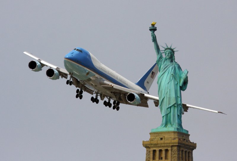 Statue of Liberty самолёт