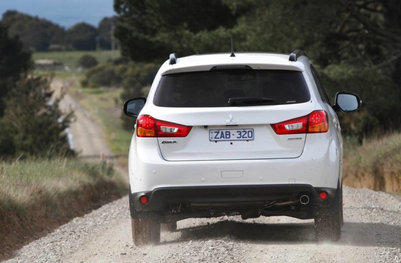 Mitsubishi ASX 2011 сзади