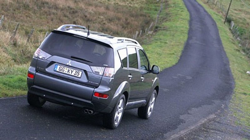 Mitsubishi Outlander 2010 сзади