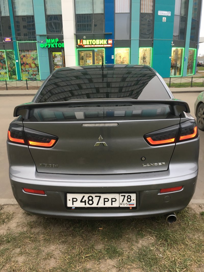 Задние фонари Mitsubishi Lancer 10