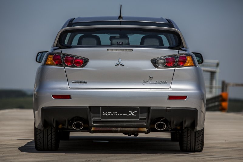 Mitsubishi Lancer EVO 10 зад