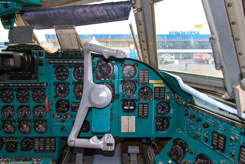 Ra-85757 кабина