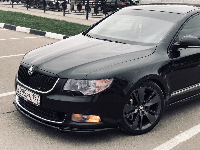 Skoda Superb 2012 stance