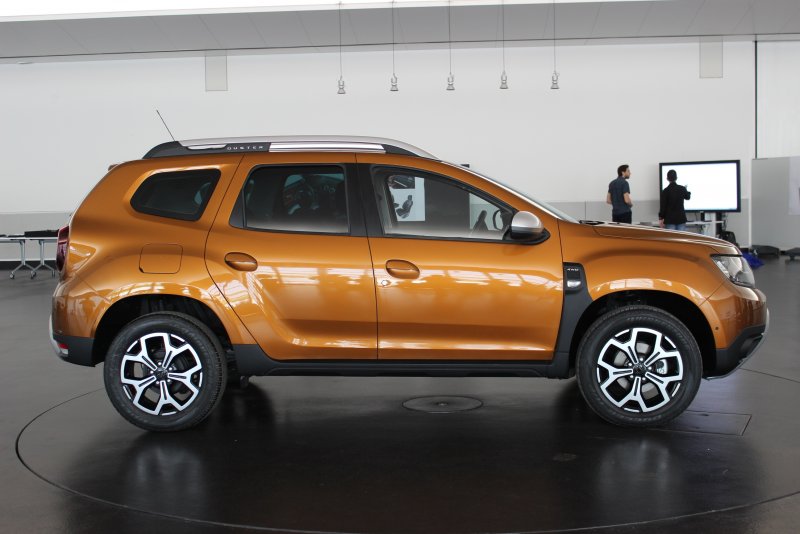Renault Duster 2021 оранжевый