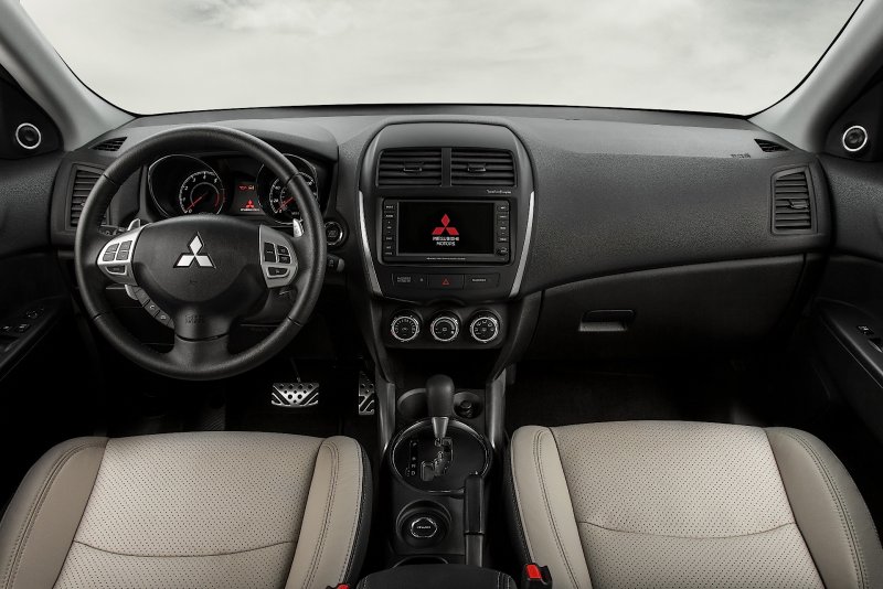Mitsubishi ASX 2012 интерьер