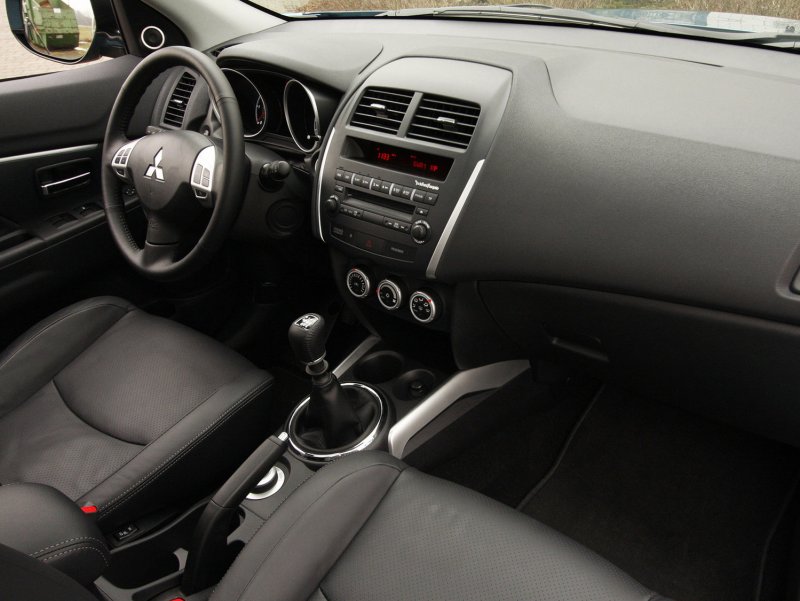 Mitsubishi ASX 2010 салон