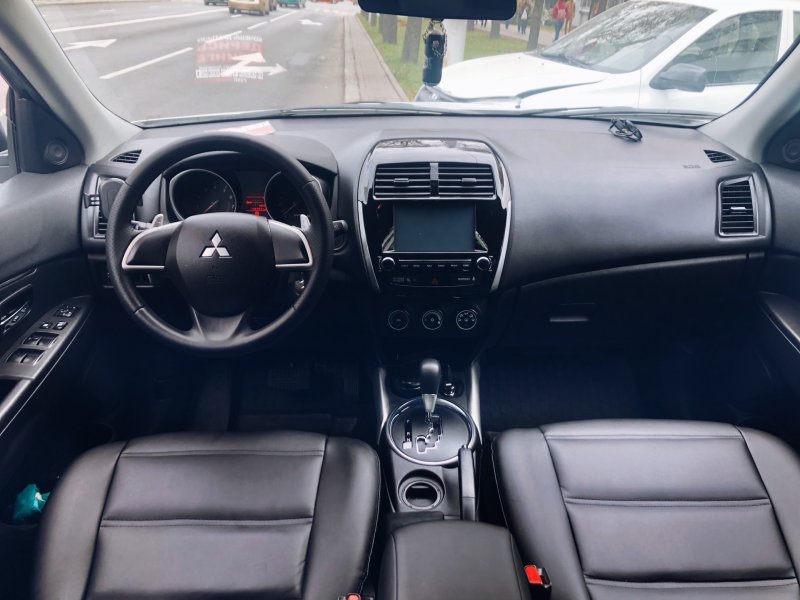 Mitsubishi ASX 2011 салон