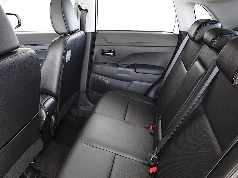 Mitsubishi ASX 2010 салон сзади
