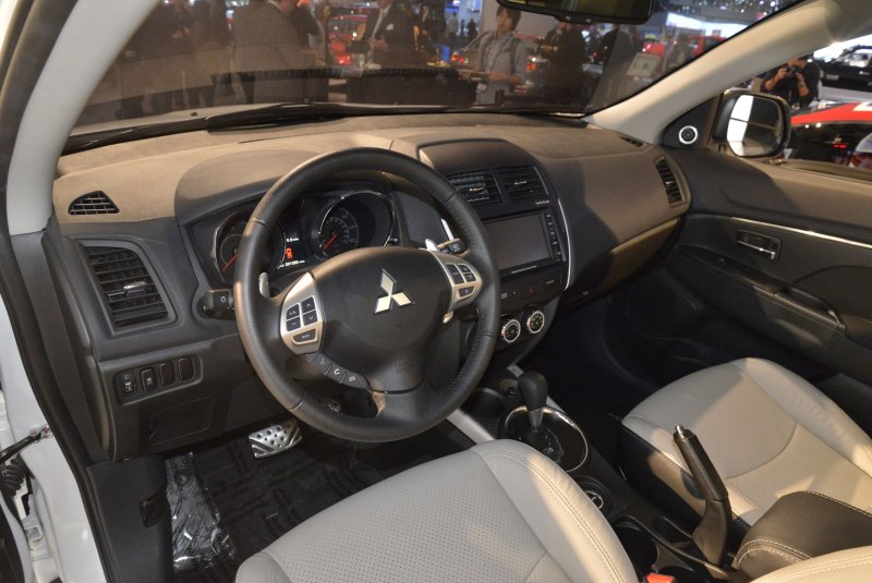 Mitsubishi ASX 2012 салон