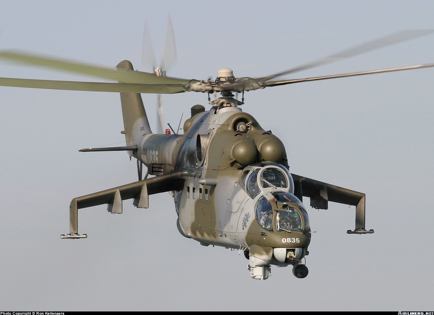2 ми 24. Ми-24 армейский ударный вертолёт. Вертолет "ми-24а". Военный вертолёт ми 24. Вертолеты армии России ми 24.