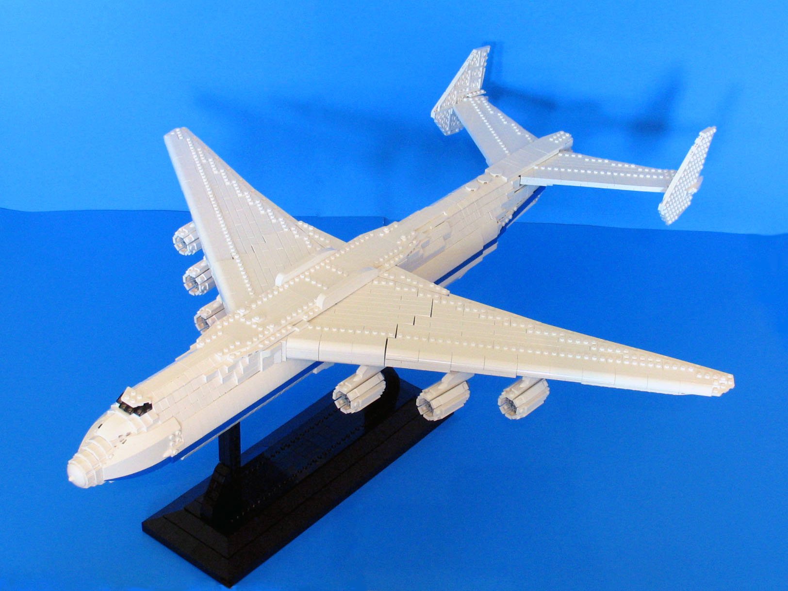 Большая модель самолета