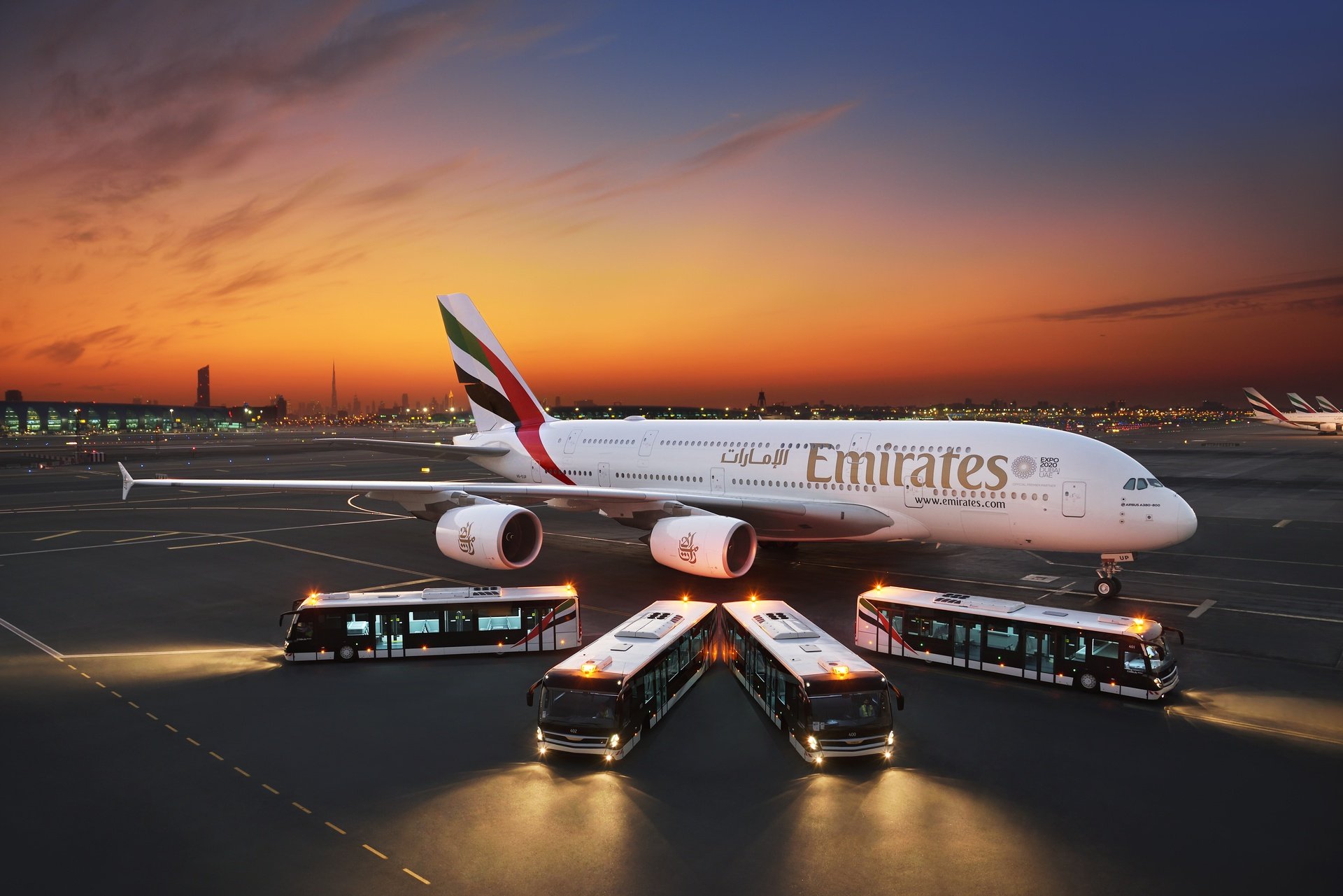 Сайт эмирейтс. Авиакомпания Дубай Эмирейтс. Самолет Дубай Эмирейтс. Авиалинии Дубай Эмирейтс самолеты. Дубайская авиакомпания Emirates Airlines.