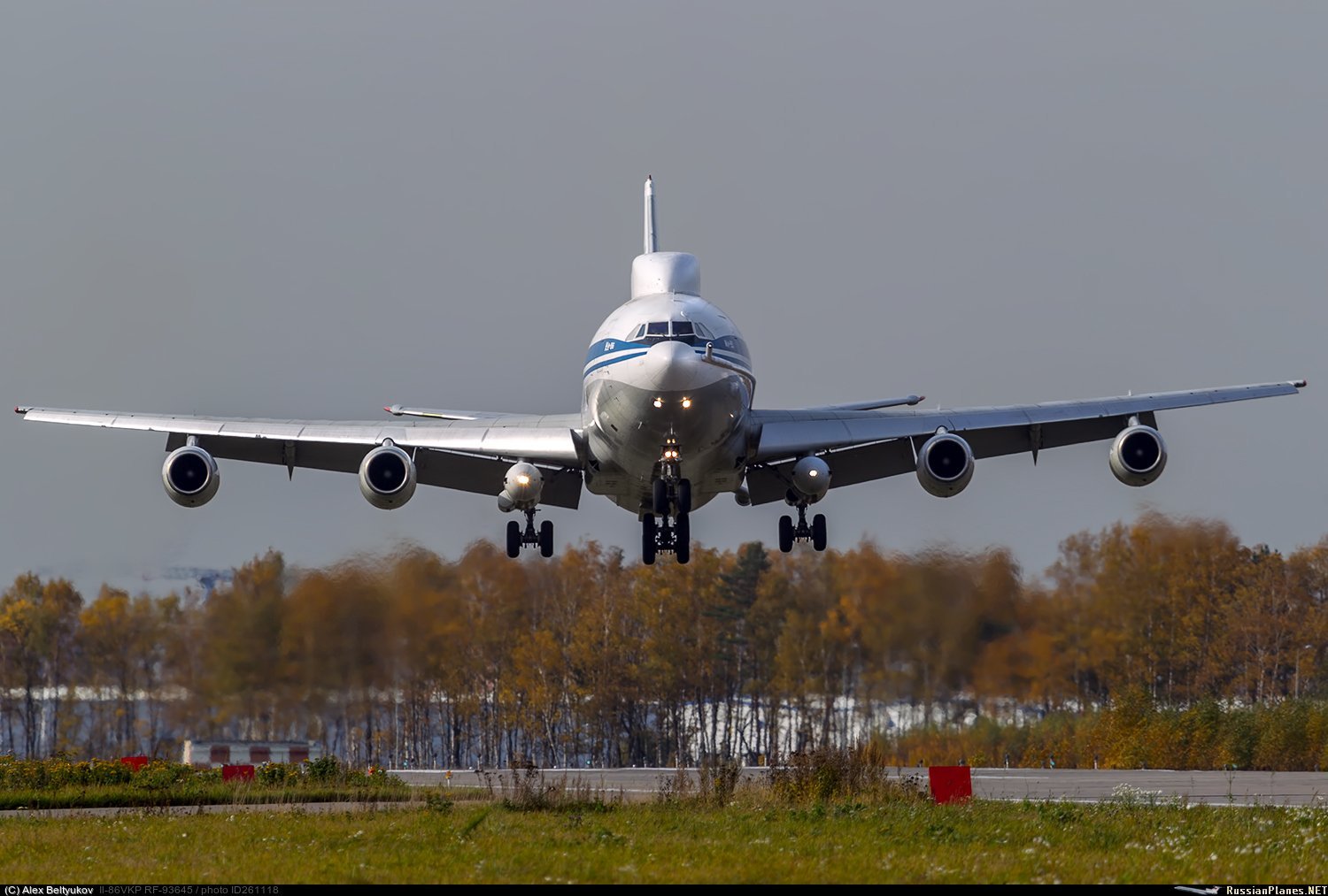 Ил 208. Ил-86 пассажирский самолёт. Самолет ил 86. Ил-86 транспортный самолёт. Ил 86 военный.