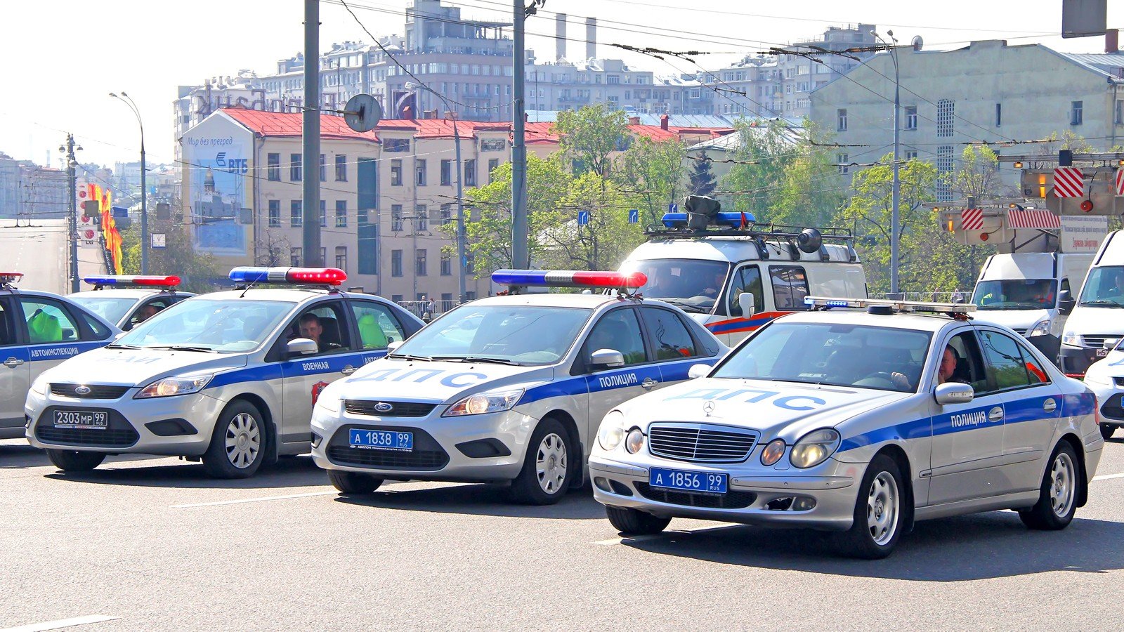 Машина полиции в РФ С проблесковым маячком