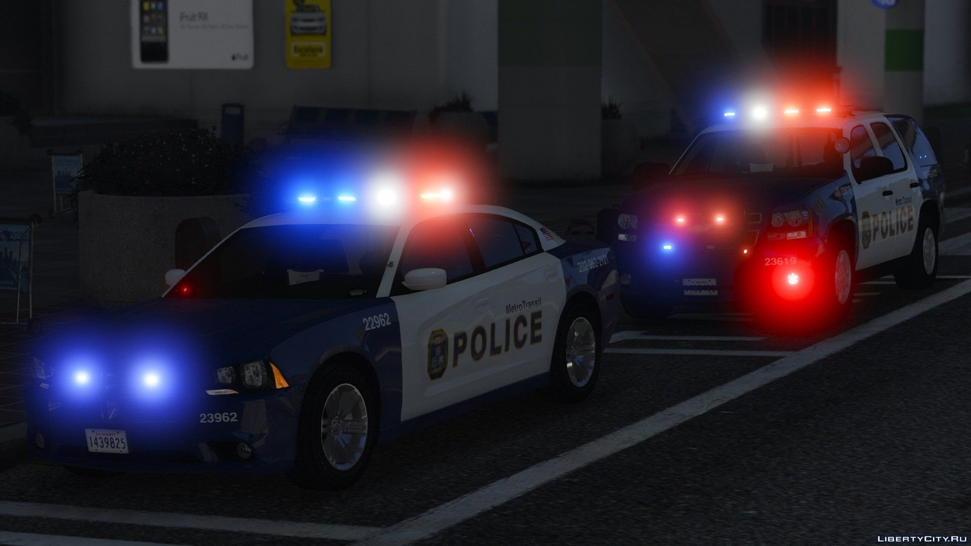 Полицейская машина уезжает. Полицейские мигалки США В ГТА. Полиция ГТА 5 машины. Проблесковые маячки полиции США. Полицейские машины с мигалками в GTA 5.