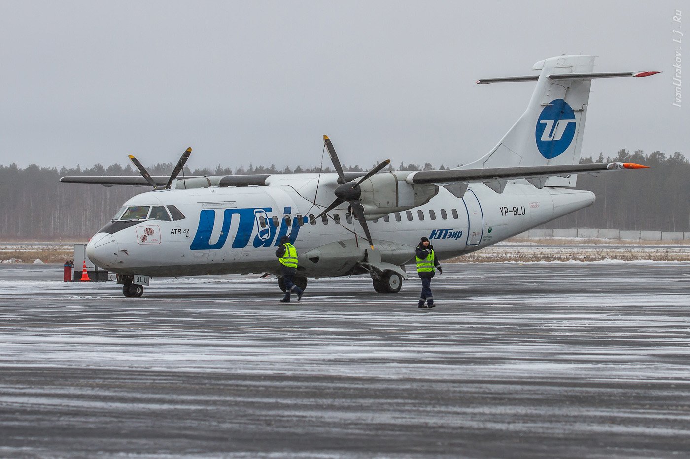 Atr 42 500. ATR 42 UTAIR. АТР-42-500 самолет. ATR 42-500 самолет. Грузовой вариант ATR 42/600.