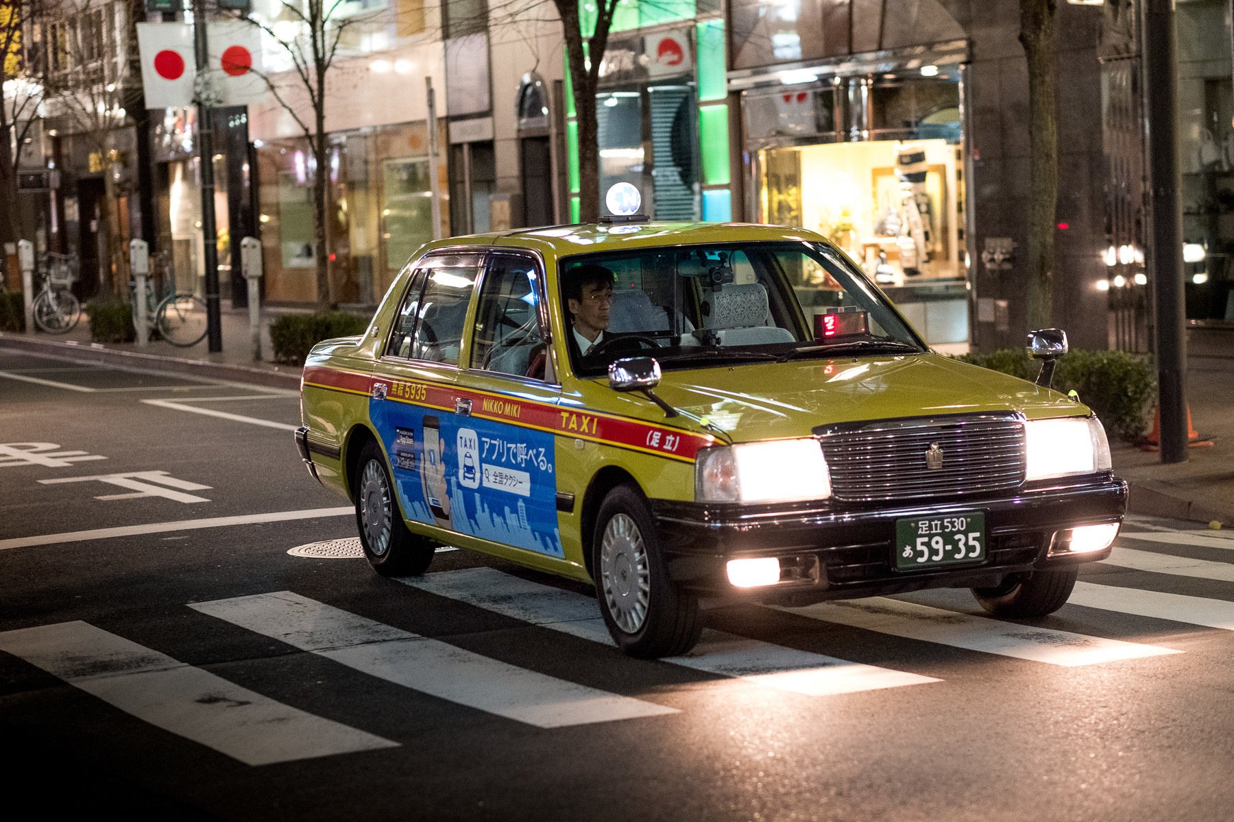 Япония машины. Российские авто в Японии. Авто на улицах Японии. Tokyo автомобили.