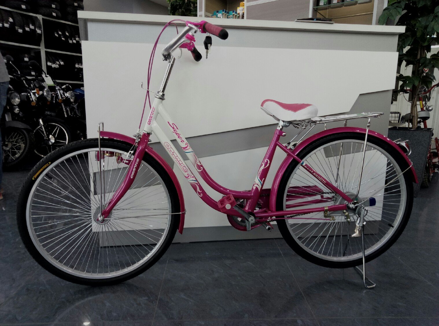 Купить велосипед б у москве. Розовый велосипед взрослый. Велосипед розовый женский. Розовый велосипед с корзинкой женский. Велосипед взрослый женский.