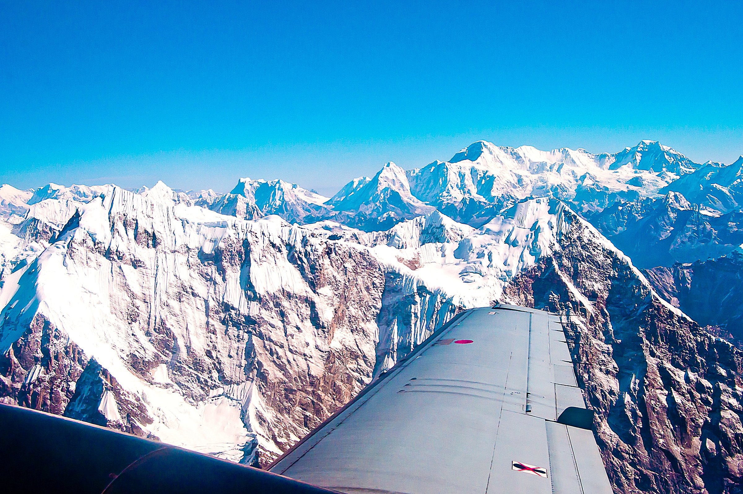Гималаи направление. Гималаи Эверест панорама самолета. Эверест с самолета. Уральские горы с самолета. Эверест из самолета фото.