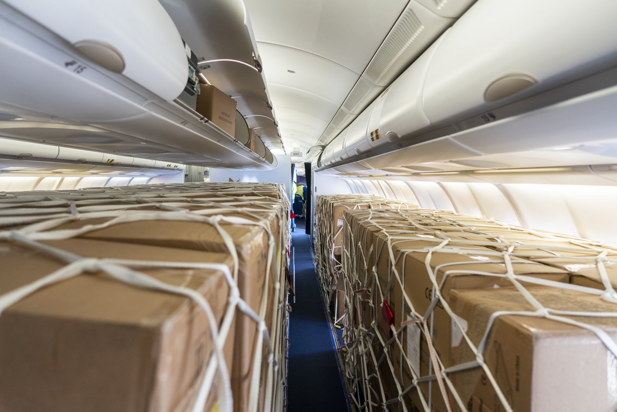 Воздушных перевозок пассажиров грузов. F380 Cargo. Аэробус а380 Cargo. Грузовой Боинг 777 внутри. A330 Cargo compartment.
