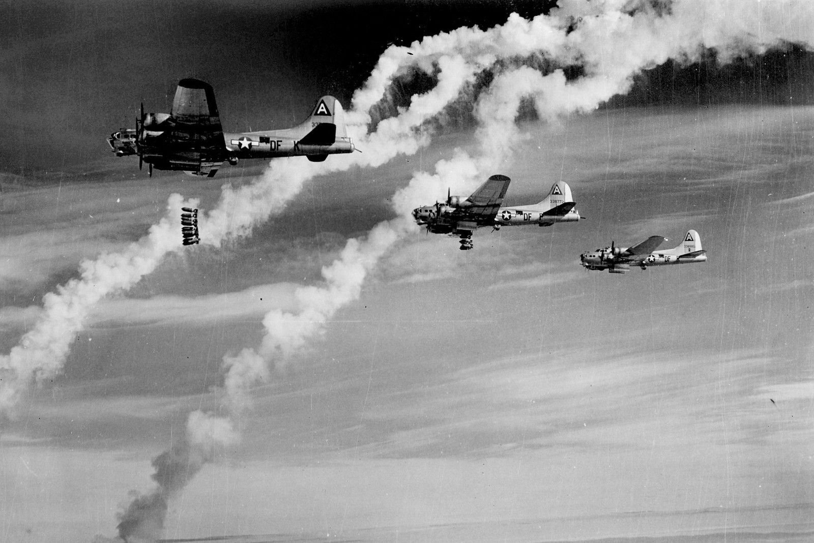 Бомбардировки второй мировой войны. Боинг b-17 1943. Сбитые самолеты ВОВ 1941-1945.