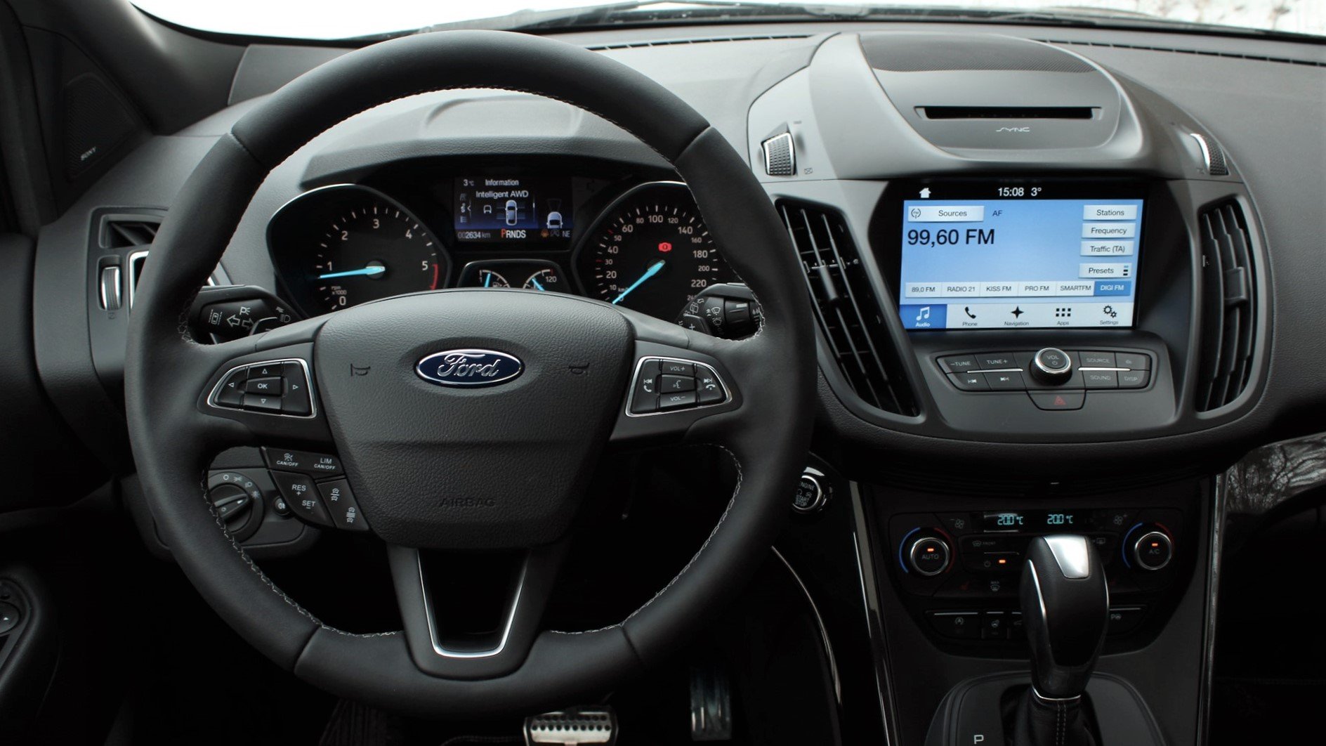 Панель на кугу. Форд Куга 2 салон. Ford Kuga 2014 салон. Ford Kuga 2 2016 салон. Куга 2017 панель.