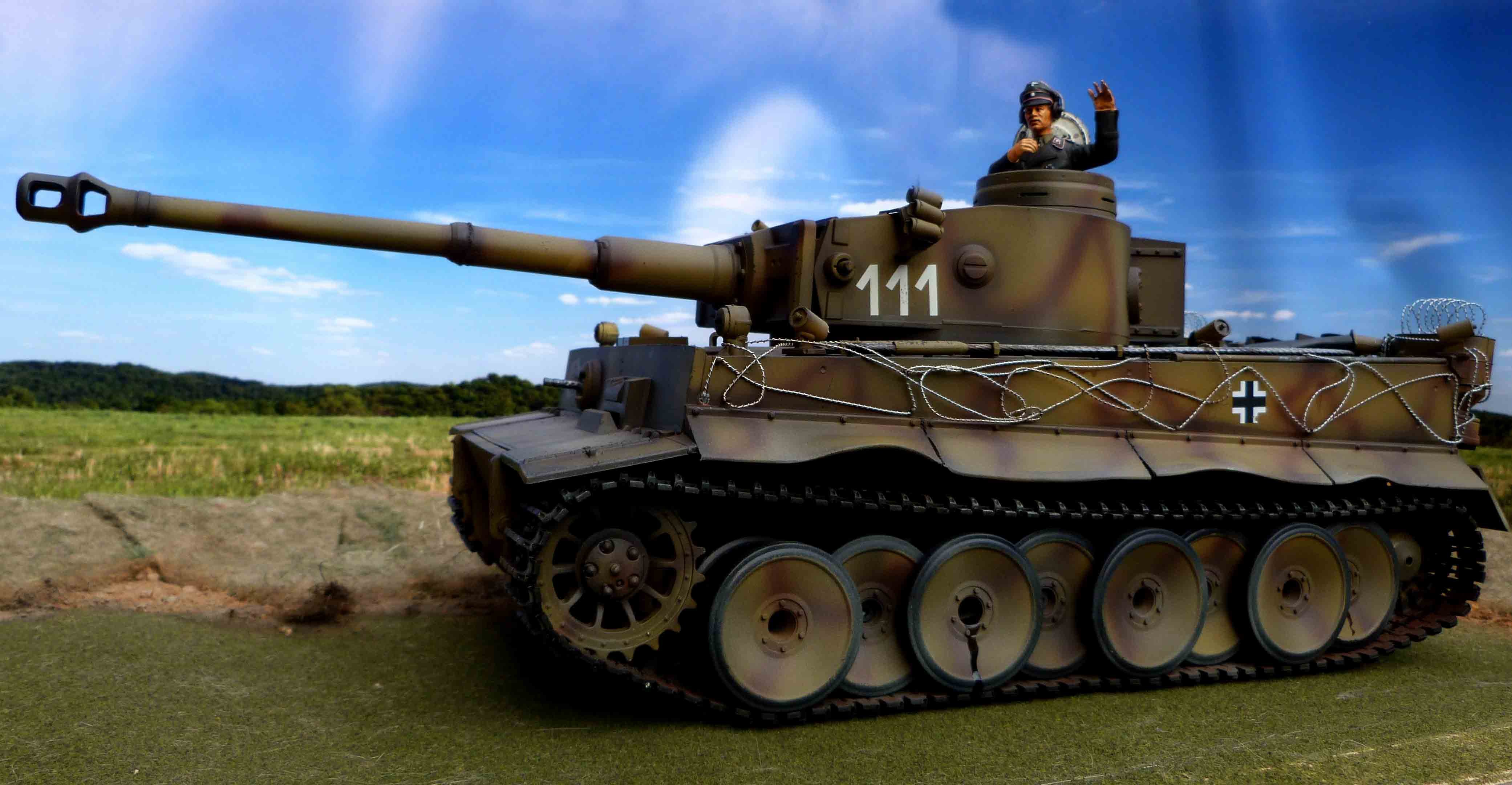 Год тигра немецкий танк. Танк т-6 тигр. Танк тигр 1. Panzerkampfwagen vi Ausf. H1, «тигр». Т-6 танк Германия.