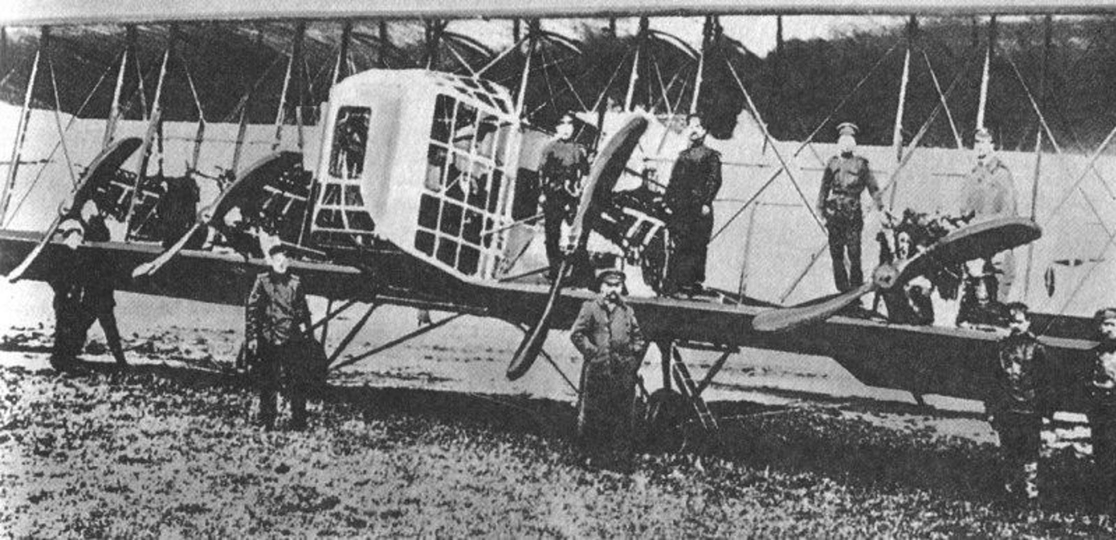 Русские первые в мире. Первый самолет Сикорского Илья Муромец. Авиация 1 мировой войны Илья Муромец. Бомбардировщик Илья Муромец 1914. Многомоторный самолет «Илья Муромец».