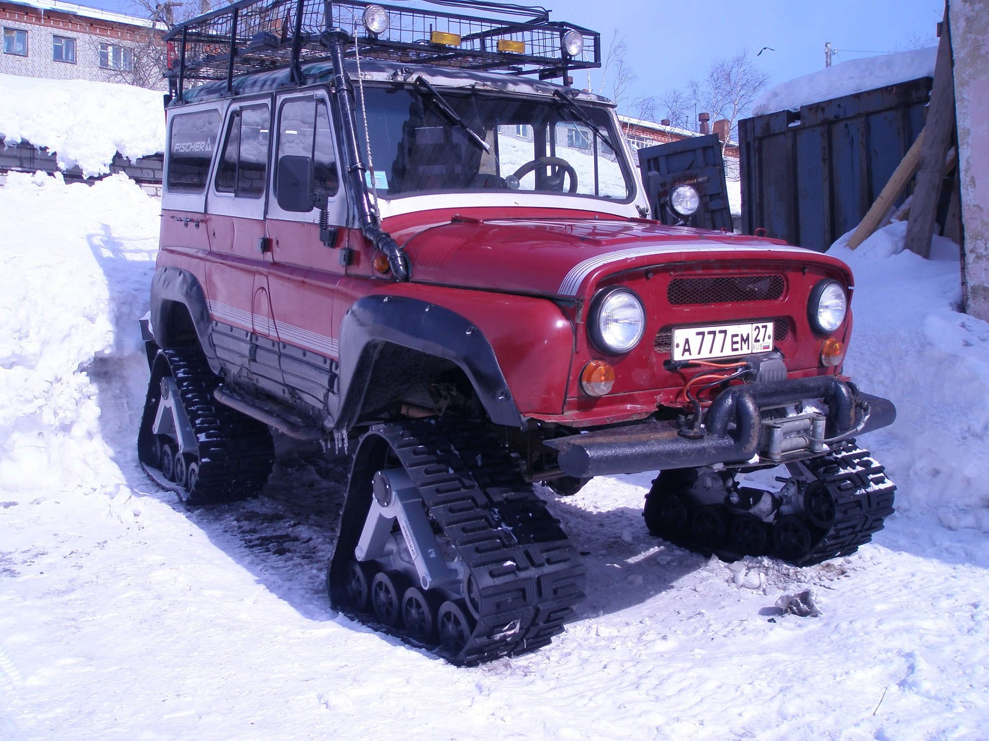 Гусеницы на уаз. УАЗ 469 гусеничный. ВГД 2500 УАЗ. УАЗ 452 на ВГД 2500-02. УАЗ 469 на гусеницах.