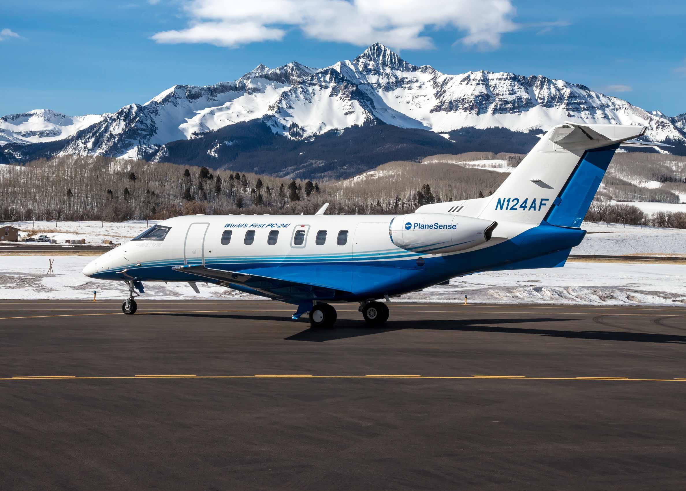 Pc 24. Pilatus PC-24 Россия. Pilatus PC-24 салон. Pilatus PC-12 Nesterov Aviation Аленкин Михаил. Pilatus PC-24 узбекские авиалинии.