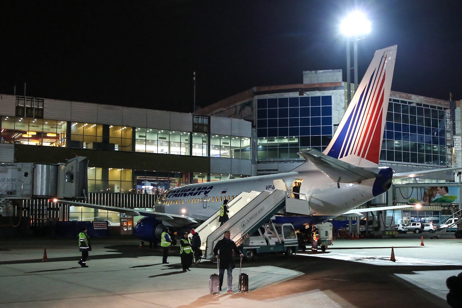 Домодедово видео фото. Боинг 737 Домодедово. Домодедово 2000. Ап Домодедово. Дамадед аэропорт.