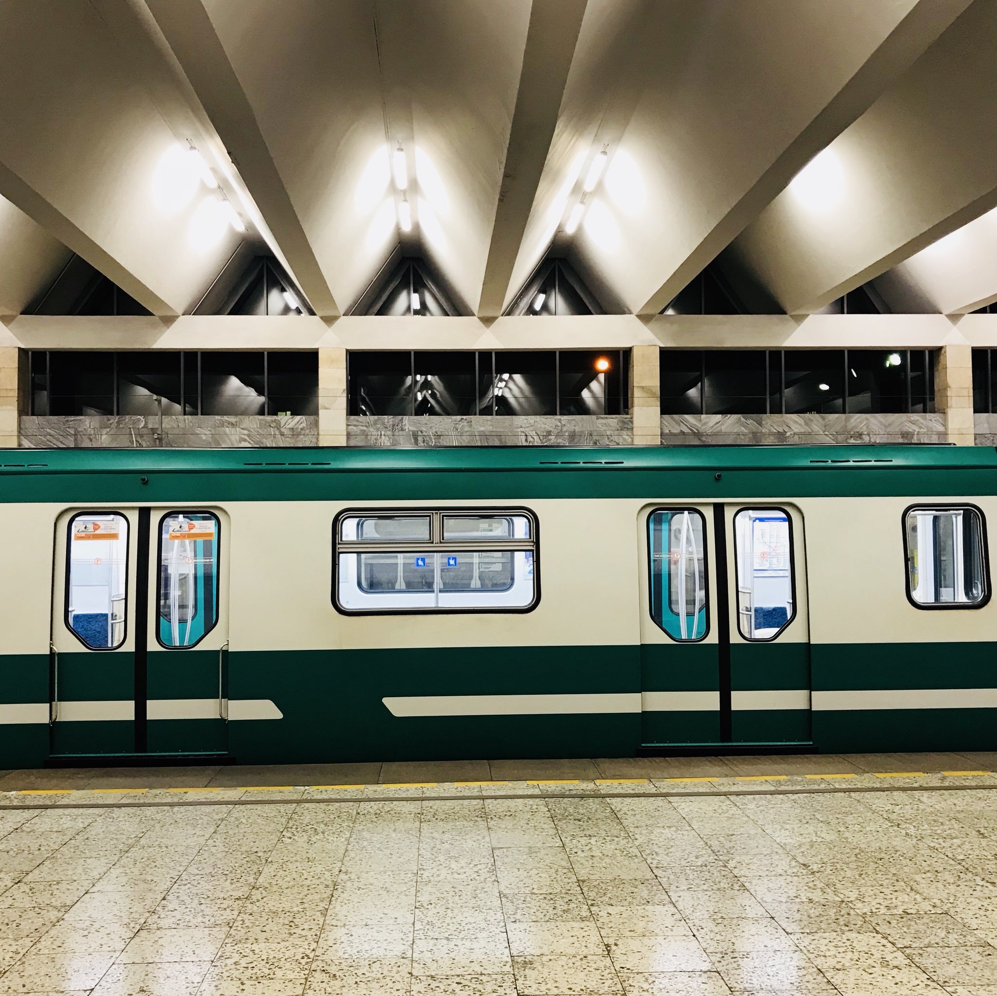 Вагон поезда в метро