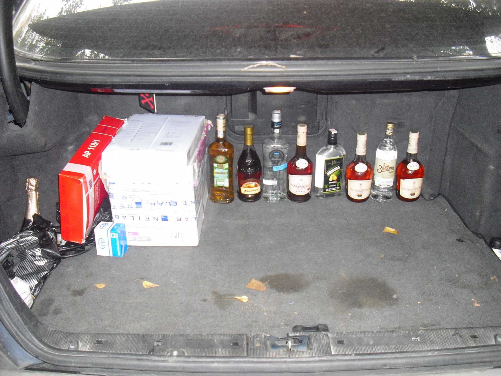 Ящик алкоголя в багажник автомобиля