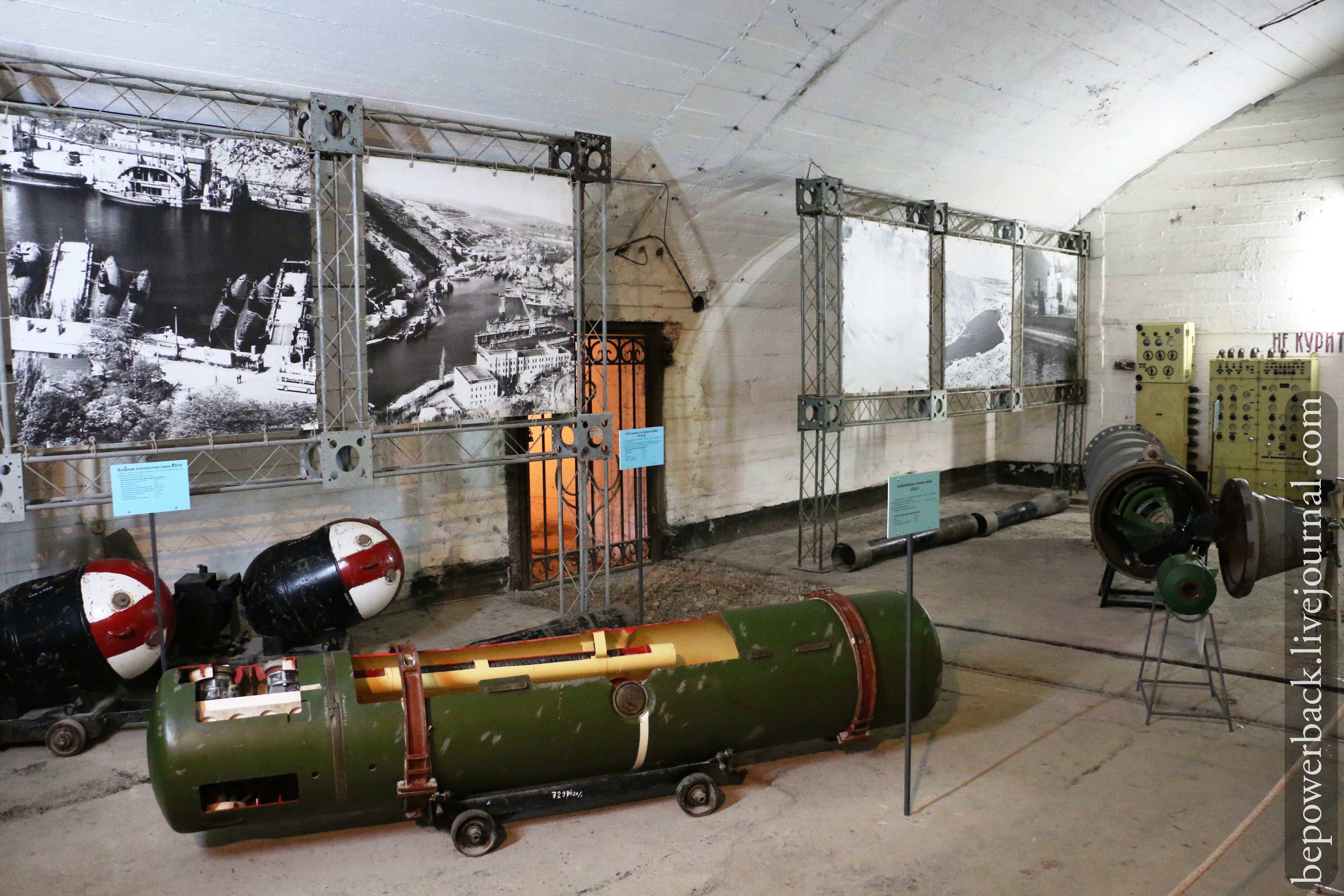 Подводные лодки в крыму. Музей подводных лодок в Крыму. Балаклавский музей подводных лодок. База подводных лодок в Балаклаве. Музей база подводных лодок в Балаклаве.
